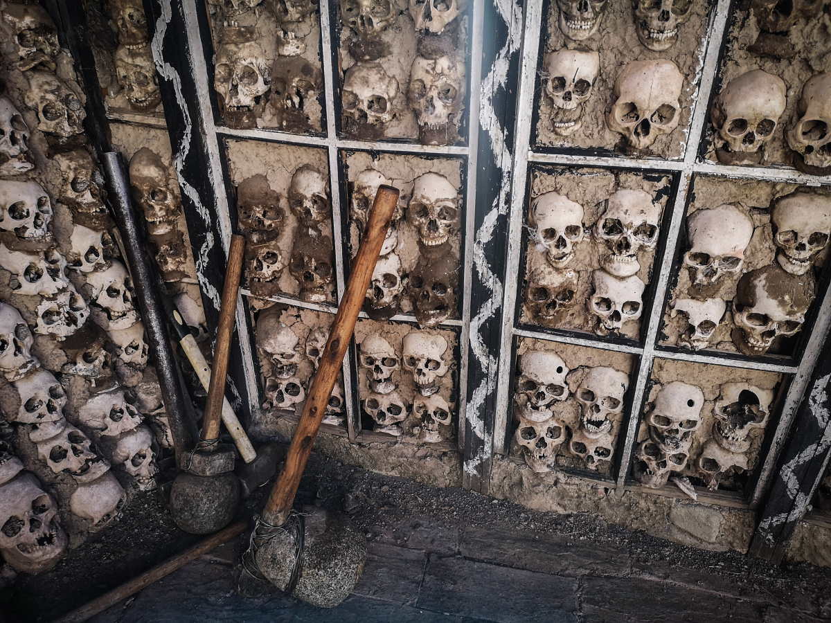 西藏那曲比如茶曲达姆寺骷髅墙