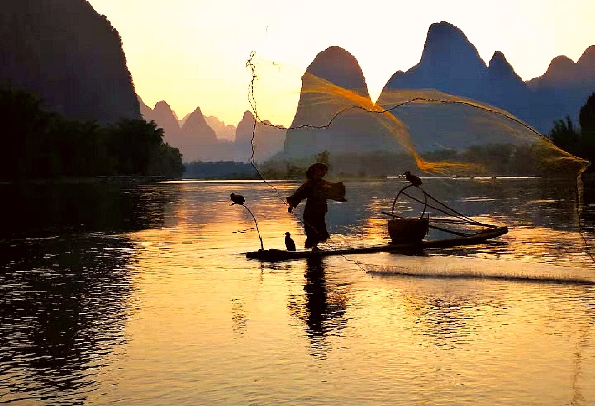 漓江渔夫一撒网