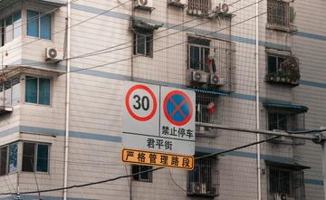 2084121