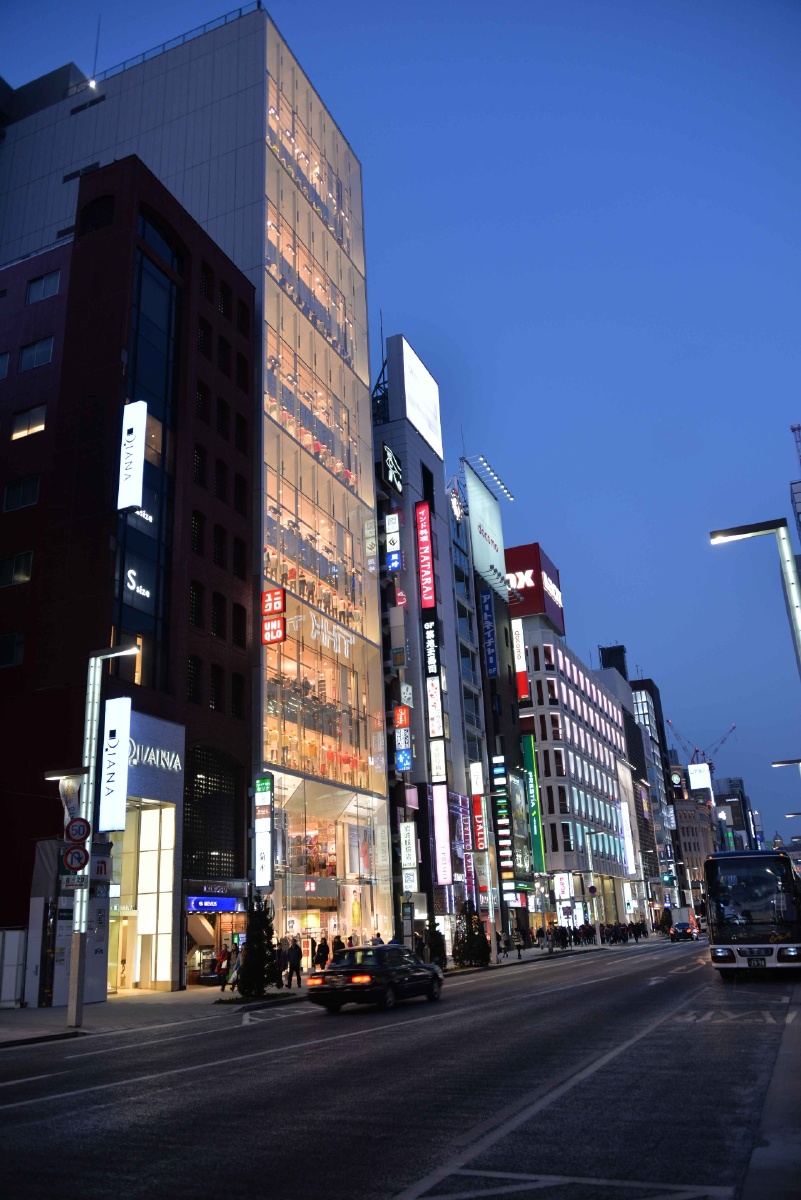 优衣库总部大楼夜景