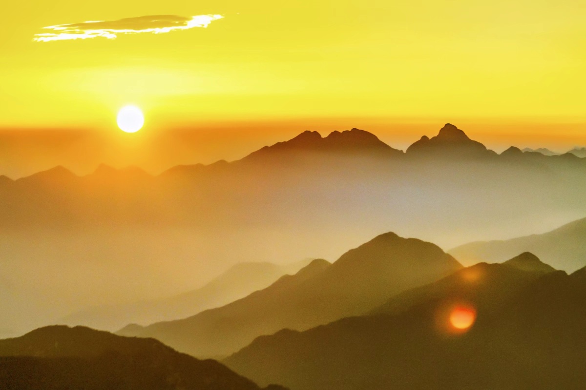 夕阳西下太行山