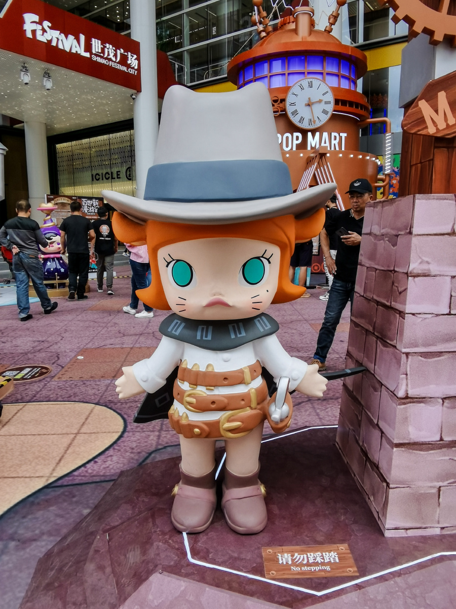 molly这个有着湖绿色眼睛和金黄色卷发的小女孩叫mollymolly出自香港