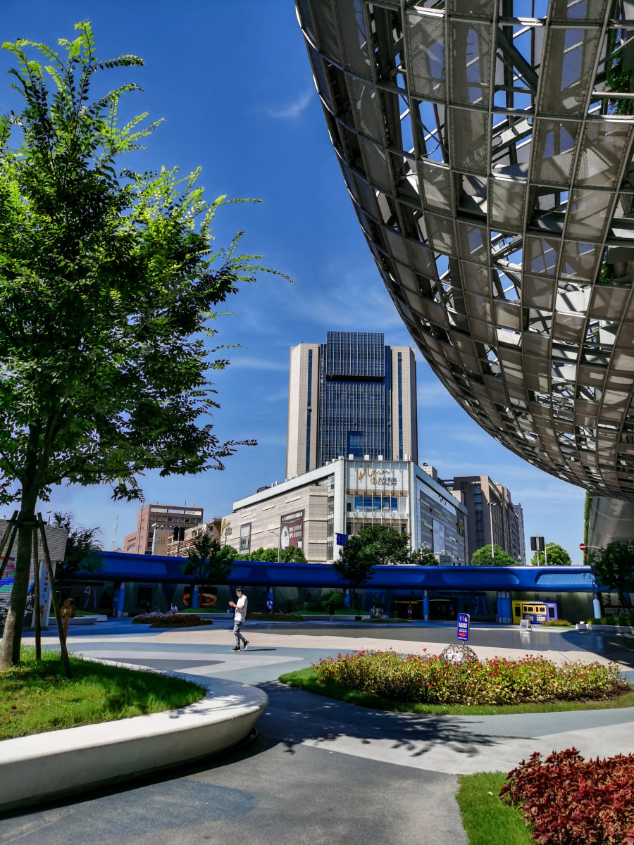 《小巨蛋》—————五角场位于上海东北部,因邯郸路,四平路,黄兴路