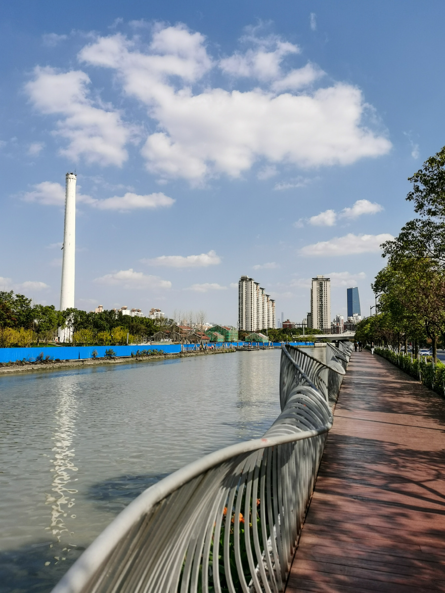 苏州河边