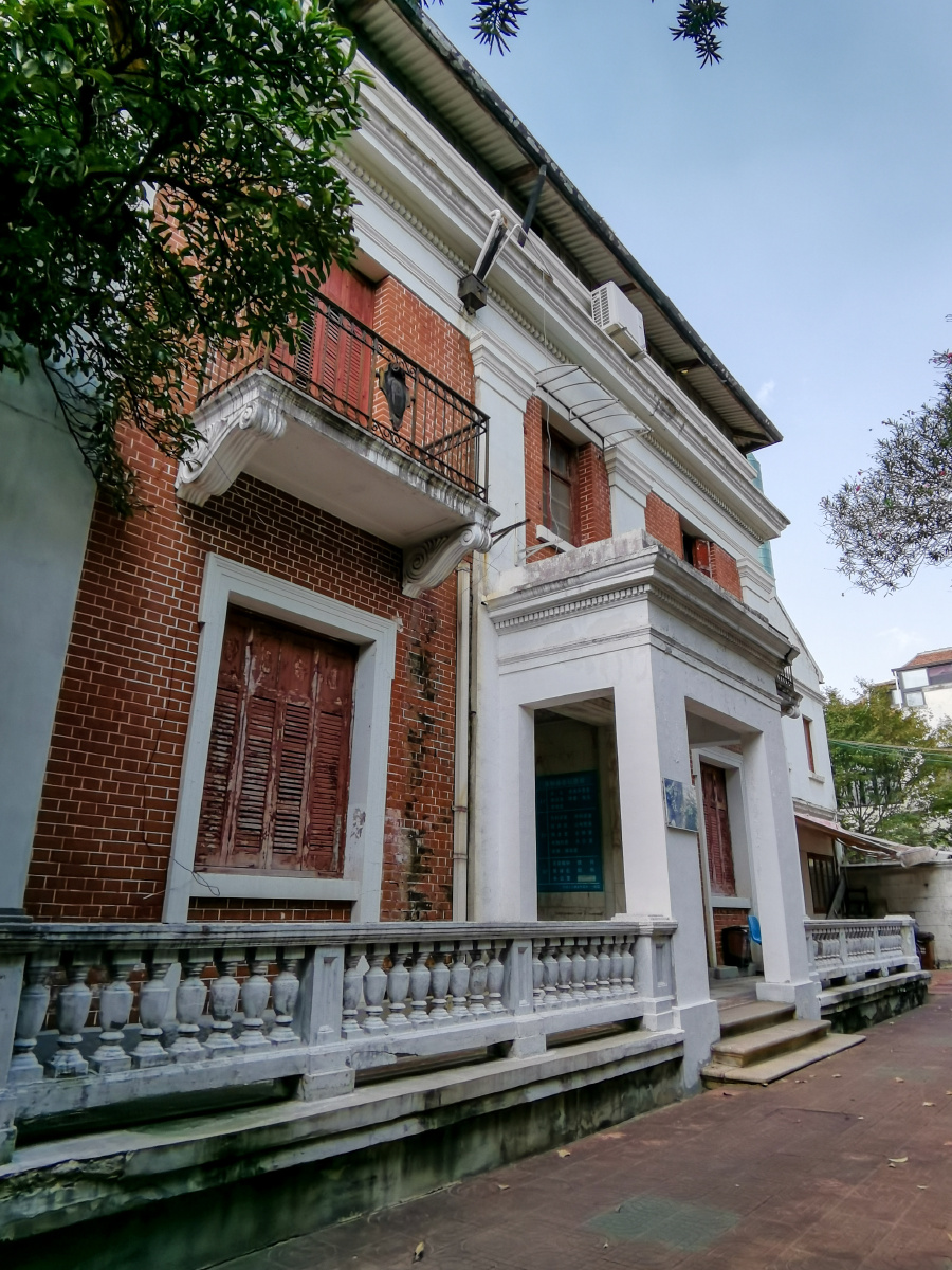 《白公馆》—————白公馆,多伦路210号.