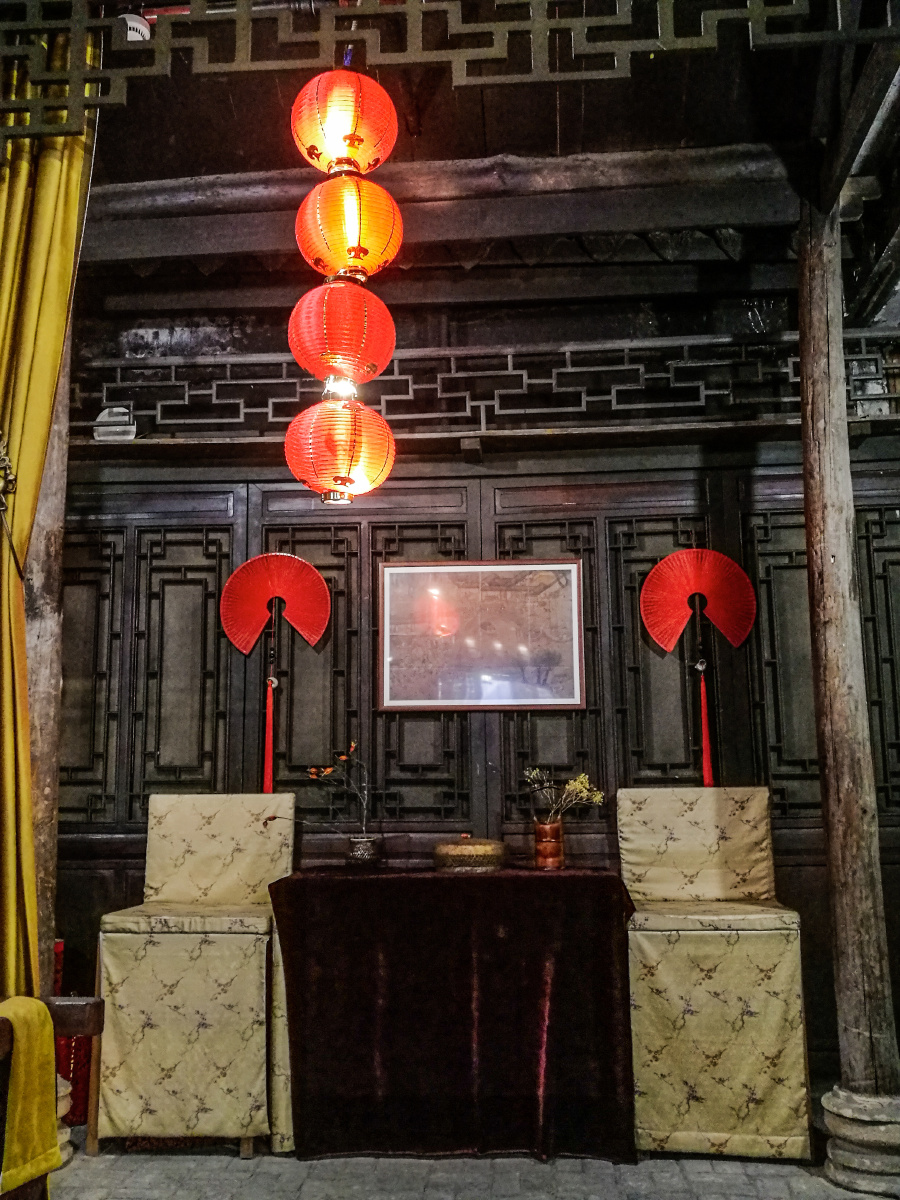 在古代的家庭里,父母的居室一般被称为堂屋,是处于一家