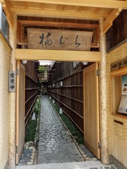 863738