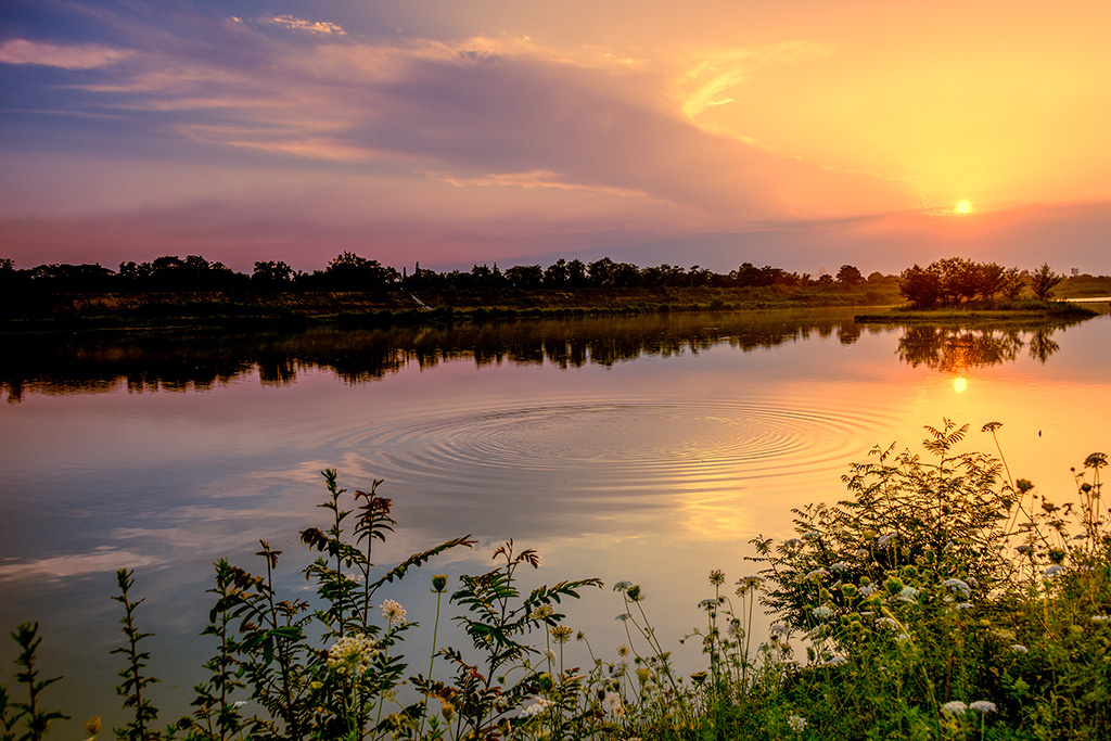 四川崇州,夕阳下的西河.