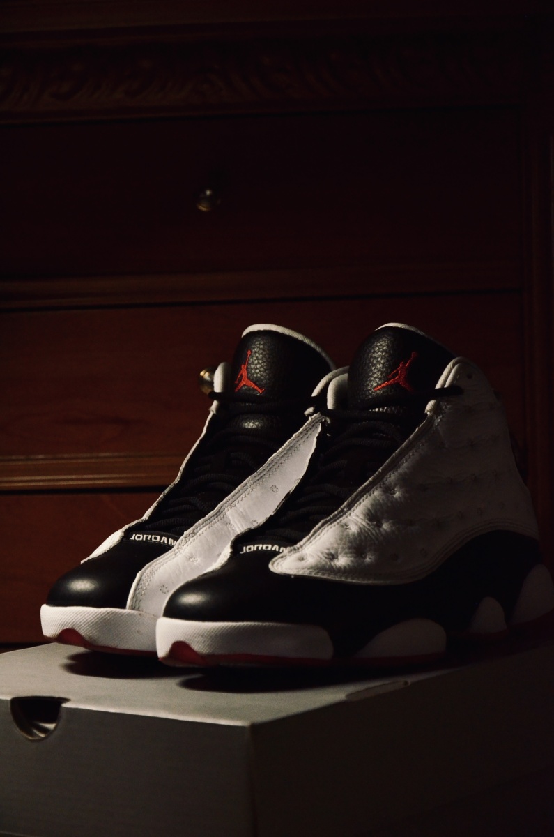 国内称为 "熊猫" 的"he got game" 配色堪称最受欢迎的一款 aj13,无论