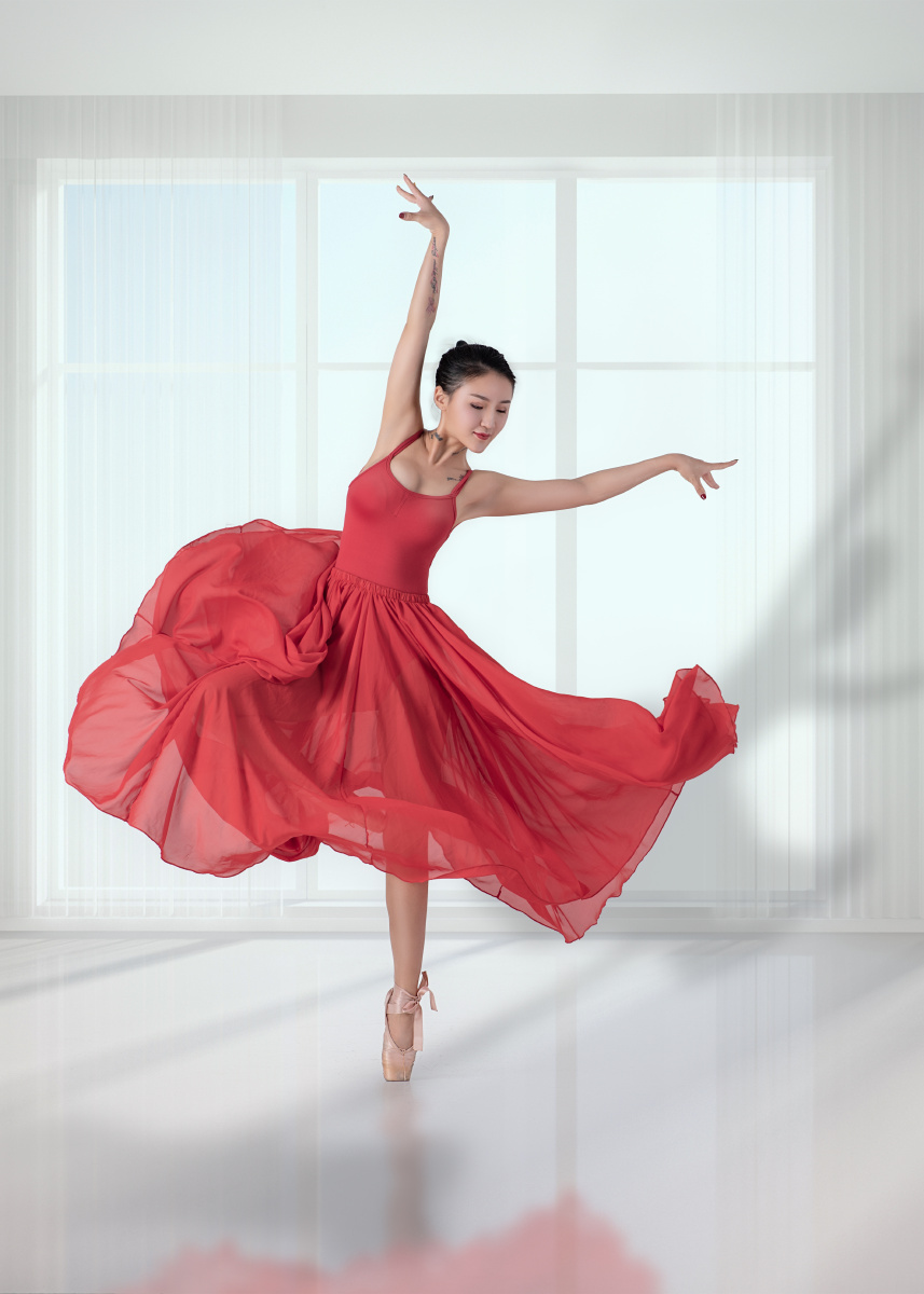 舞动的红裙子