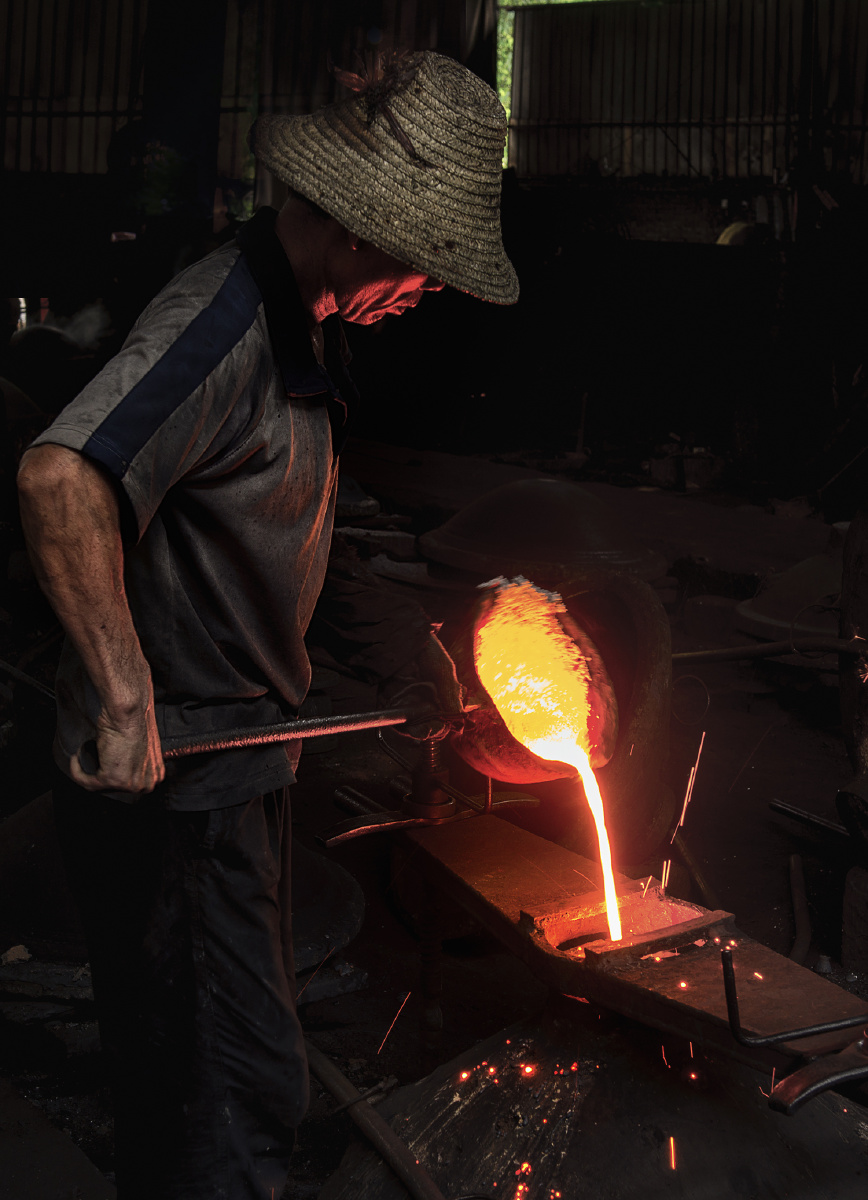 铁锅是这样铸造的