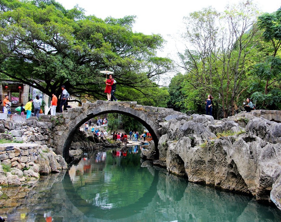 秀美的古镇石桥摄于广西省黄姚古镇