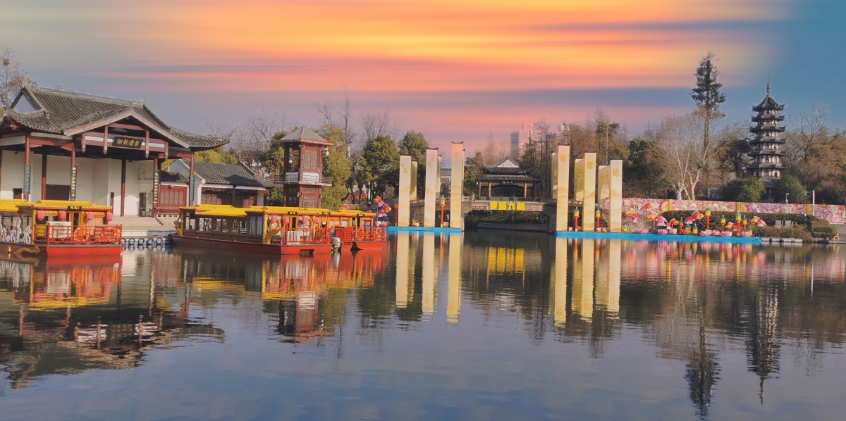 倒影之美新春佳节摄于南京白鹭洲公园景区