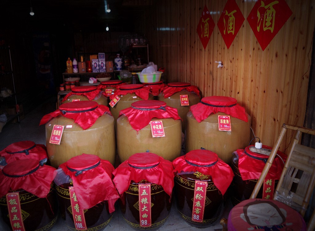 我国是酒的故乡，也是酒文化的发源地，是世界上酿酒最早的国家之一。酒的酿造，在四川已有相当悠久的历史。在中国数千年的文明发展史中，酒与文化的发展基本上是同步进行的。