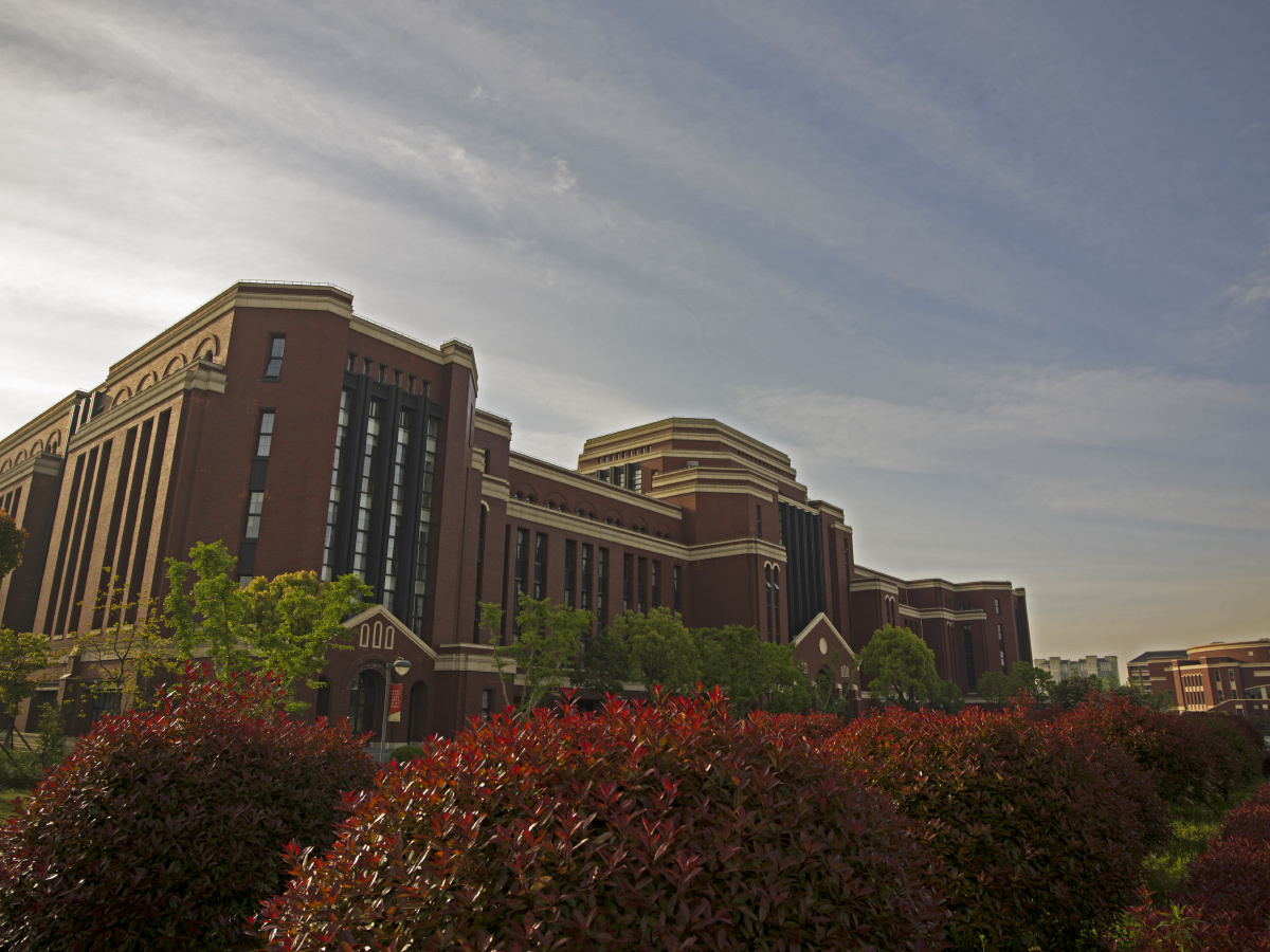 上海建桥学院