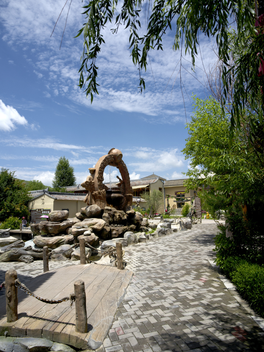 纳顿土族风情园