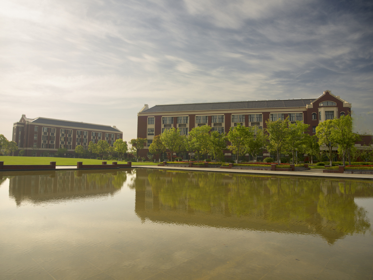 上海建桥学院
