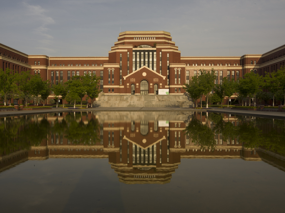 上海建桥学院
