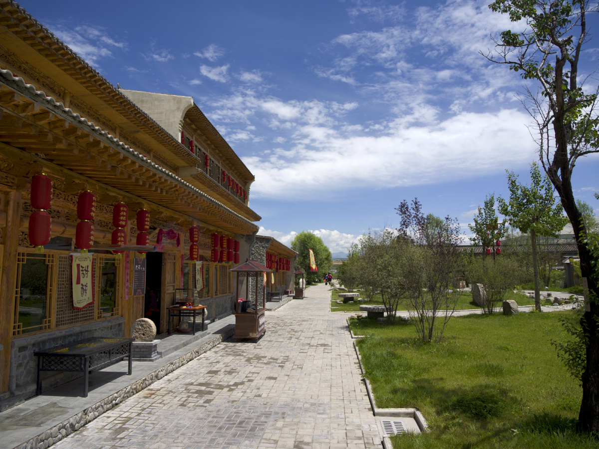 纳顿土族风情园