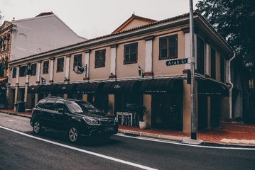 384060