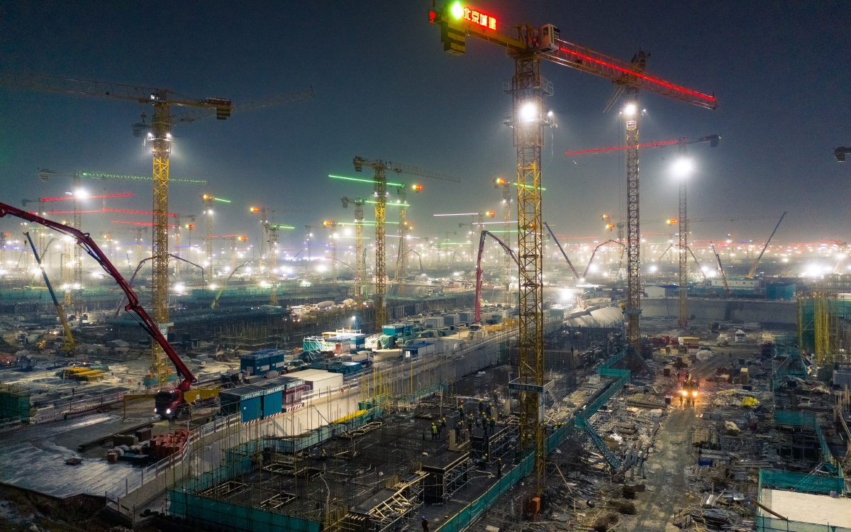 未来之城拔节生长塔吊林立如繁星般点缀夜空雄安新区建设者与时间赛跑