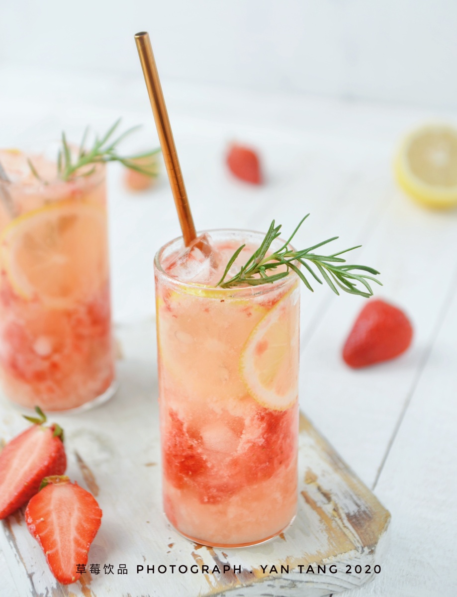 酷热高温来一杯草莓冷饮吧