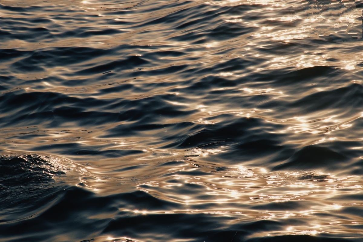 波光粼粼的海面