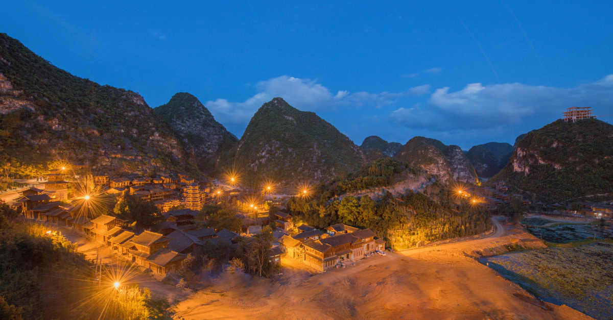 建设中的兴义市天下布依古寨预计今年10月份开园