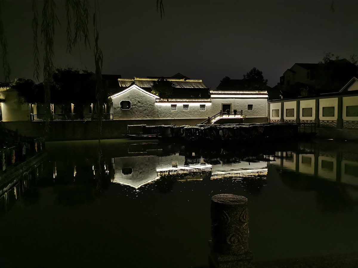 雨中漫步夜游苏州木渎古镇