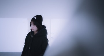 128704