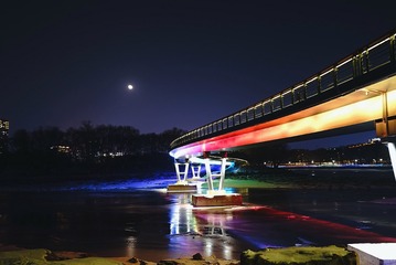 276077