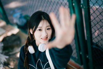 83207