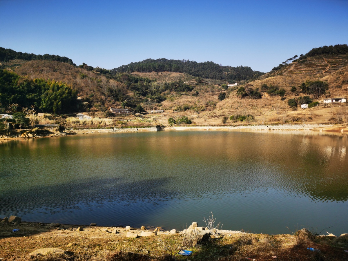 永春县石鼓镇山门水库正值枯水期晨光中展现着它秀丽的身姿