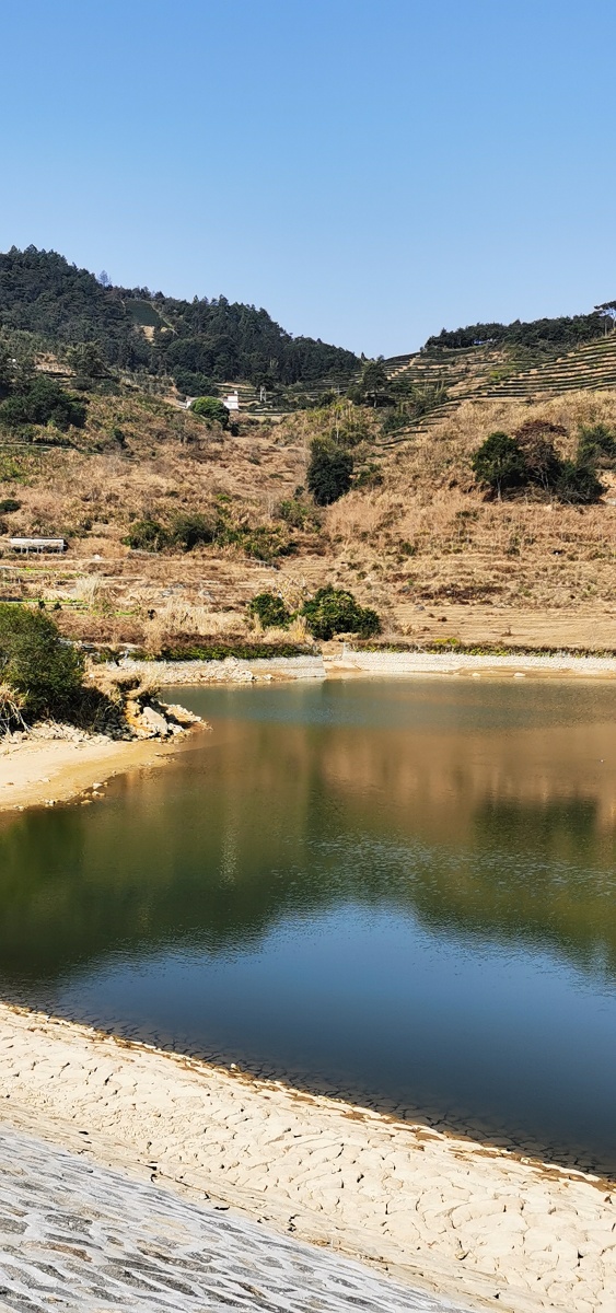永春县石鼓镇山门水库正值枯水期晨光中展现着它秀丽的身姿