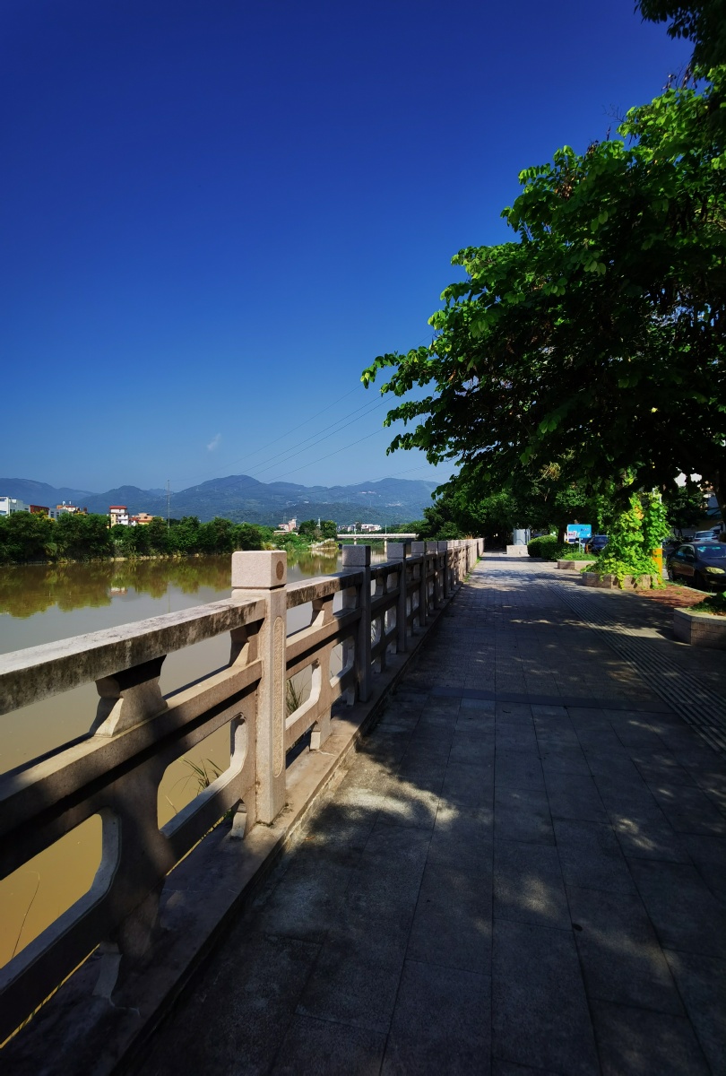 美在身边五里街溪滨水岸人工湖上段