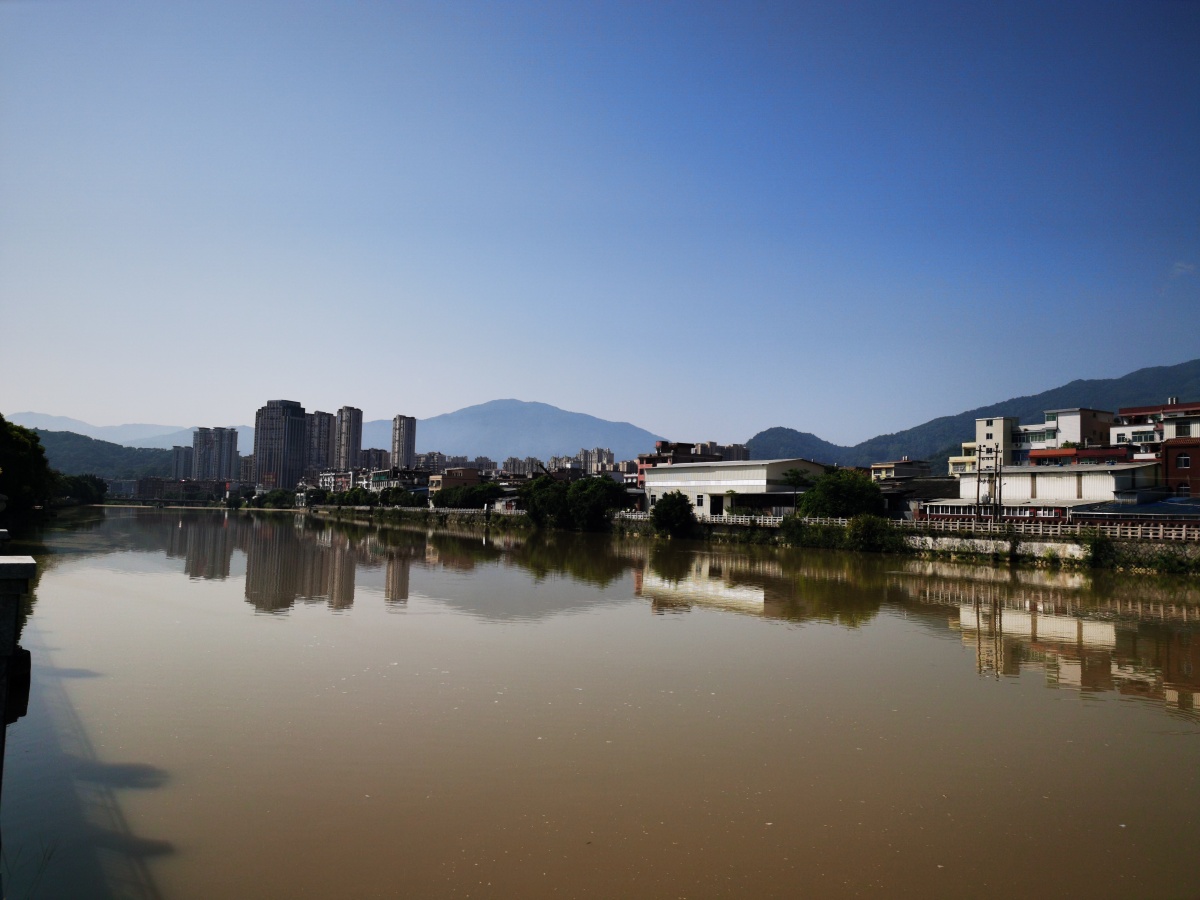 美在身边五里街溪滨水岸人工湖上段