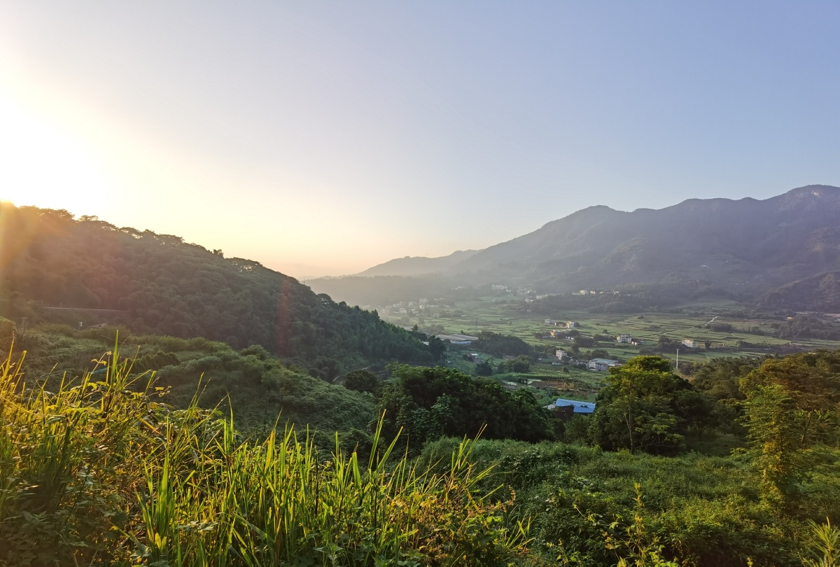 乡村晨景一天里最美好的光影时刻日出乡村风光