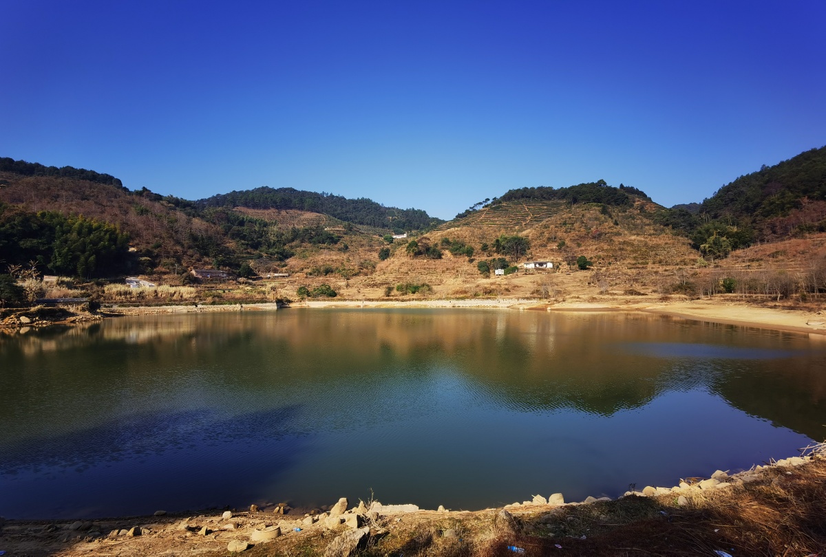 永春县石鼓镇山门水库正值枯水期晨光中展现着它秀丽的身姿