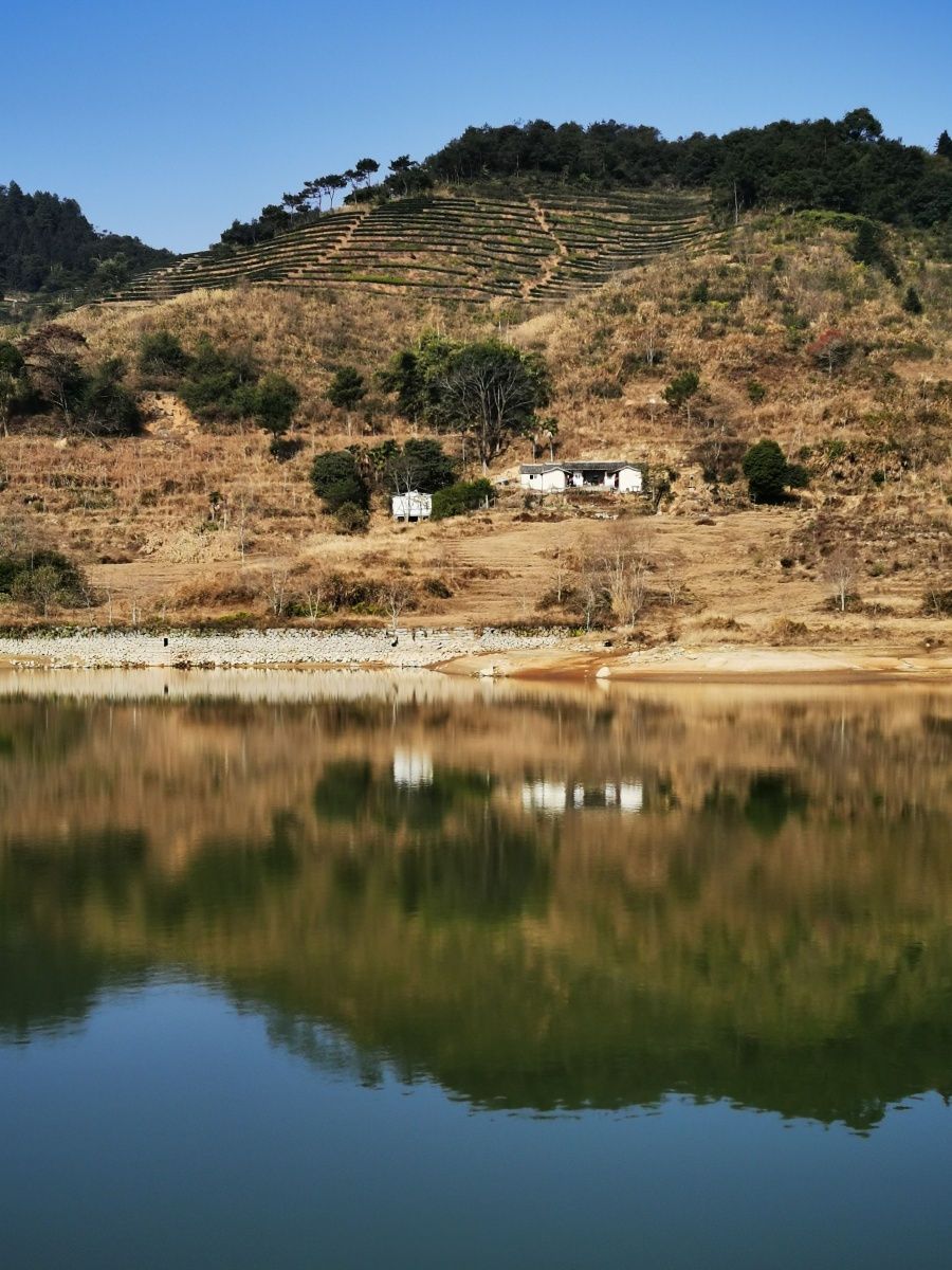永春县石鼓镇山门水库正值枯水期晨光中展现着它秀丽的身姿