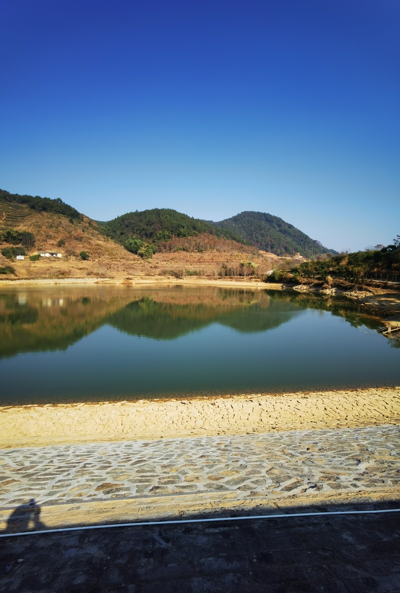 永春县石鼓镇山门水库正值枯水期晨光中展现着它秀丽的身姿