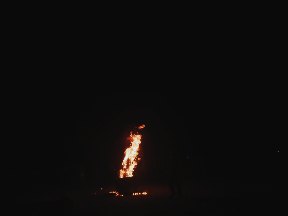 黑夜中的一把火