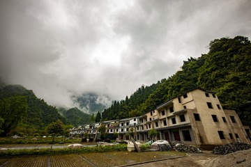 5905651