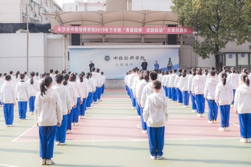 833581