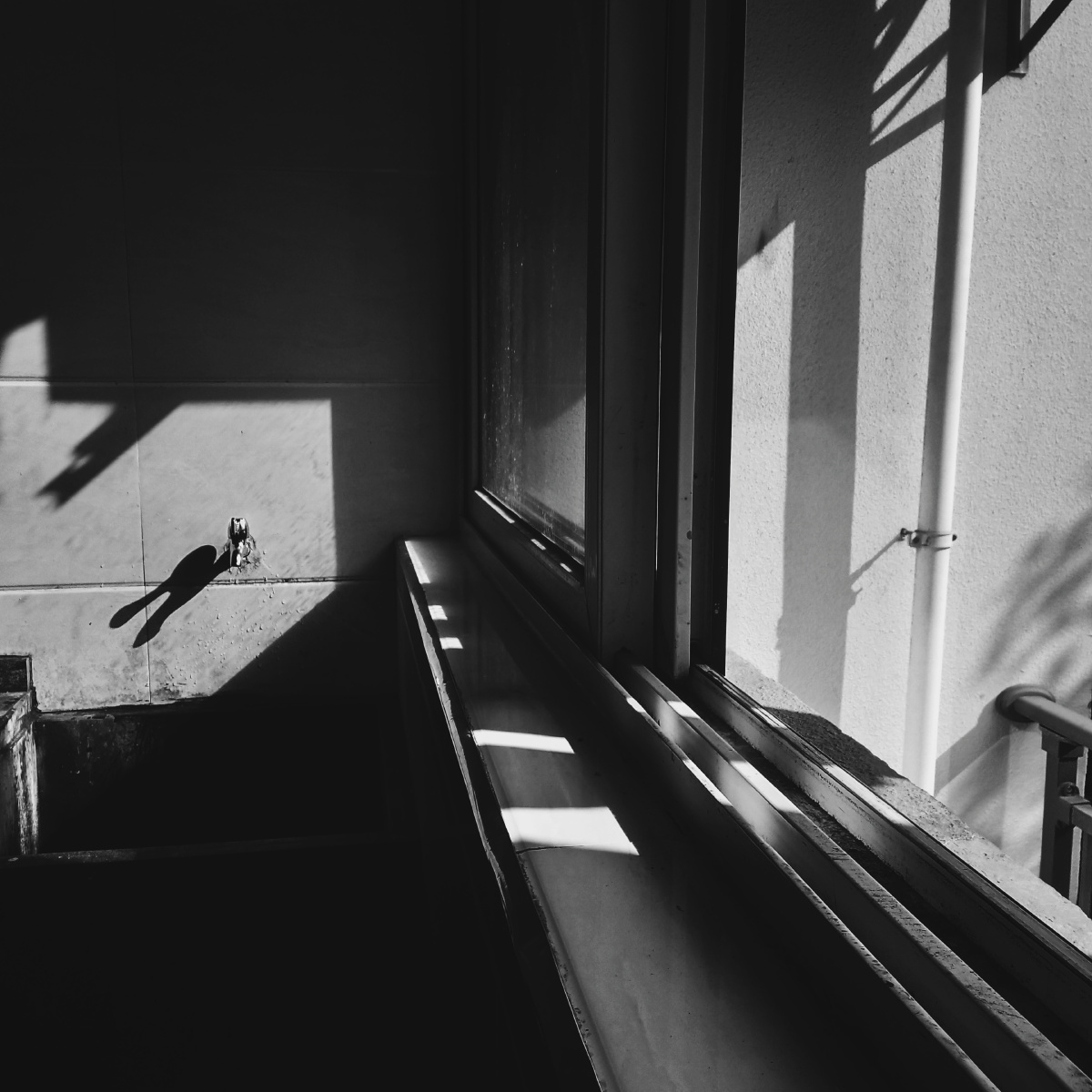 寝室里的光影真的太硬了