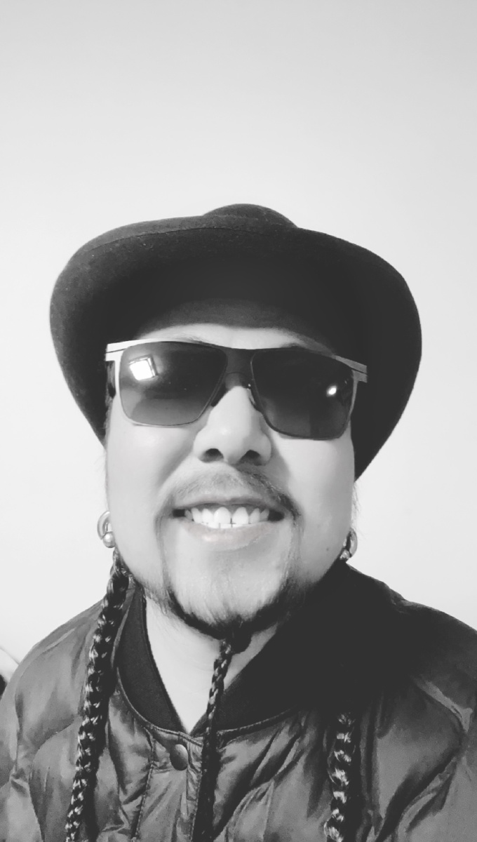 这样的胡子大叔你们喜欢吗