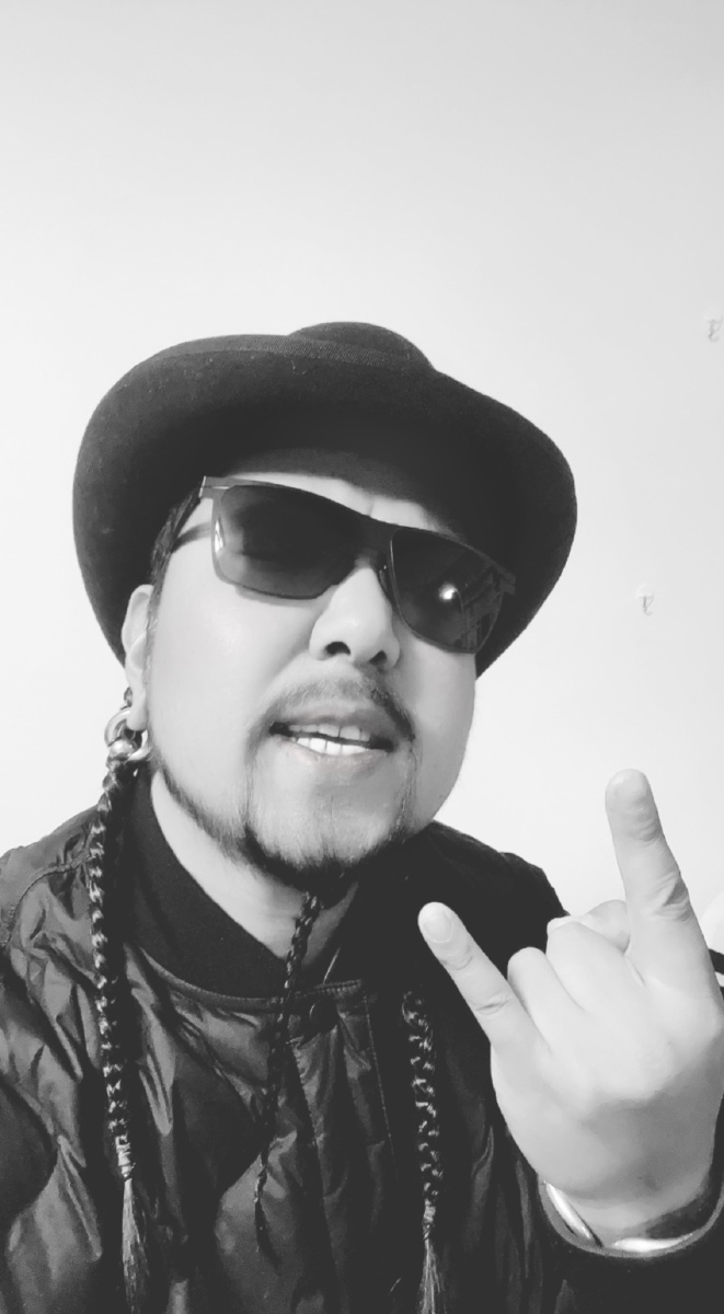 这样的胡子大叔你们喜欢吗