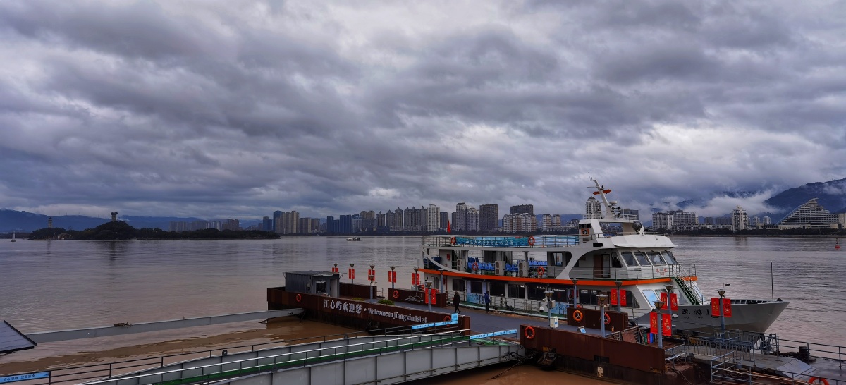 雨后望江路拍摄温州市鹿城区望江路