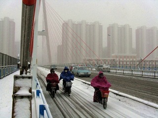 风雪路人