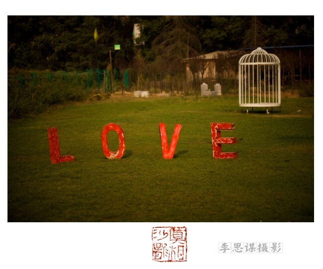 关进笼子是宠物，放出笼子就变成了野兽，无论爱情或权利，很多东西都是如此。