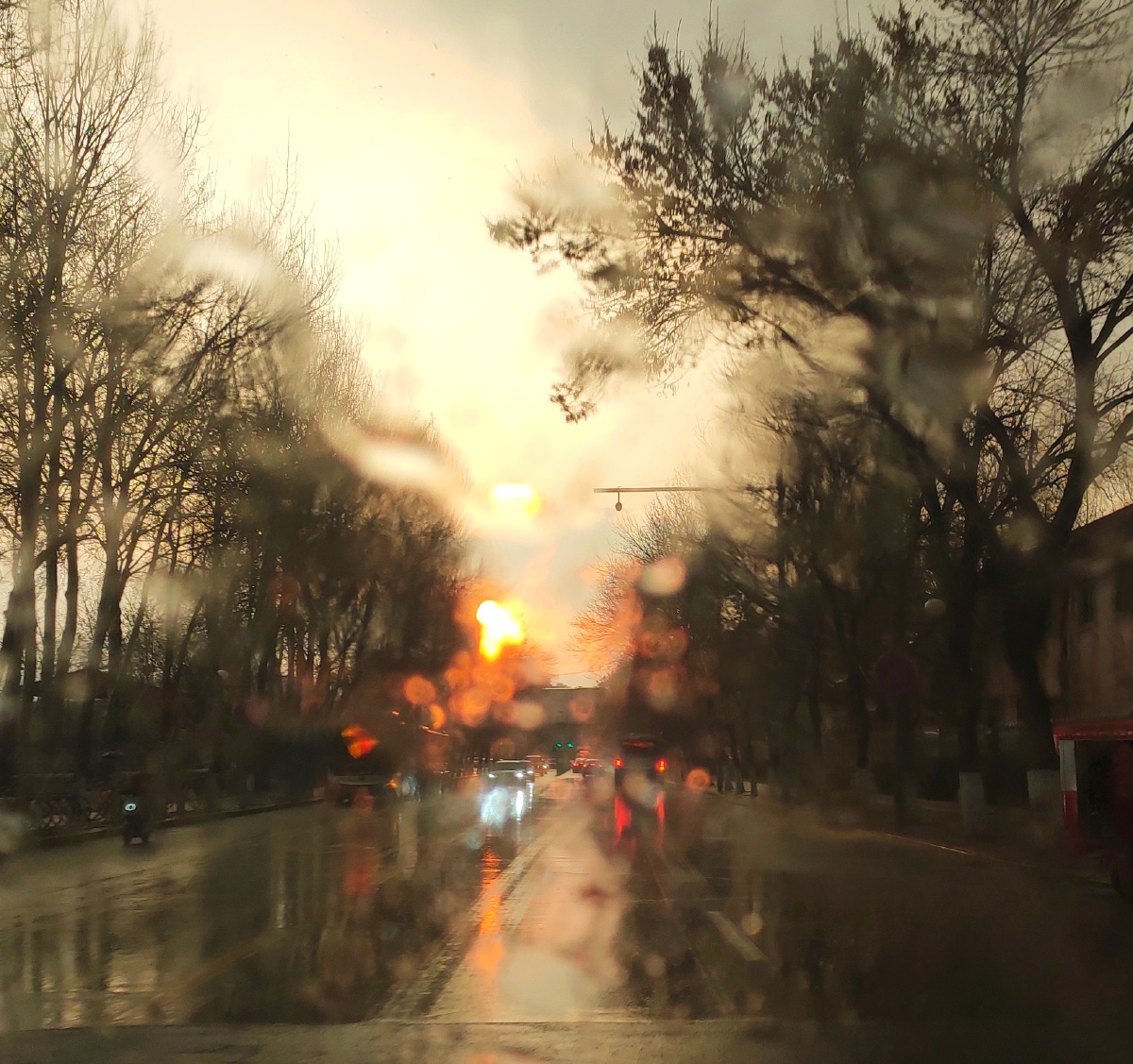 有夕阳有雨 街景就变成了油画